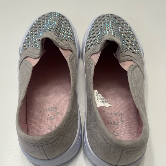 🎀 Girls rhinestone crystal taupe gray flat sneakers size 13 - Picture 9 of 9